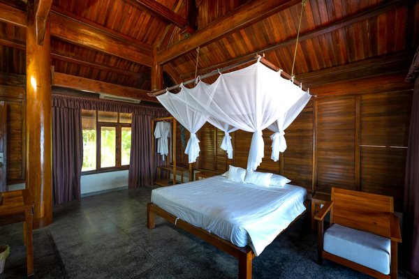 Quels sont les itinéraires recommandés pour une randonnée dans le parc national des Écrins, France?